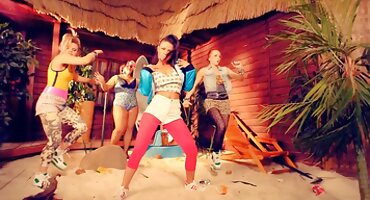 sex tù nhân H hitney bàn giao cho Kẻ thái sex dong vat Nhân Cách Michael Vegas.