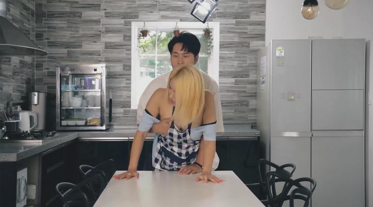 jeedjad_ss sex Những cô con gái của chủ nhà trọ